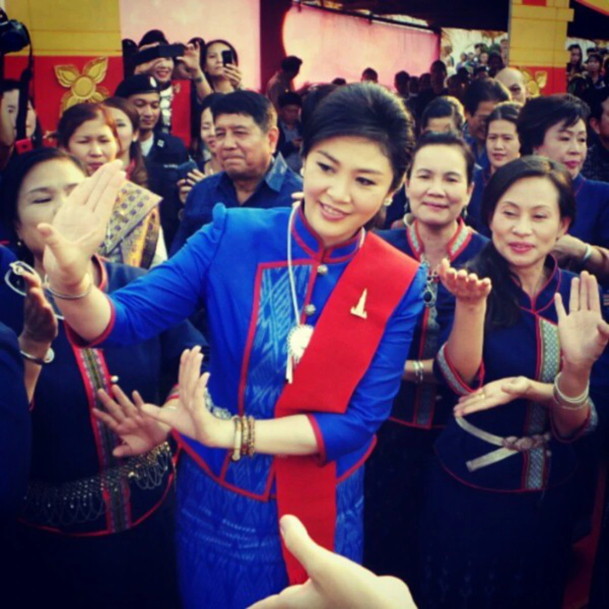 น้อยคนจะเคยเห็น !!!!  แต่ละชุดไม่ธรรมดา เปิด 9 ภาพ "ยิ่งลักษณ์" ....บอกเลยเห็นแล้วทึ่ง! (ชมภาพ)