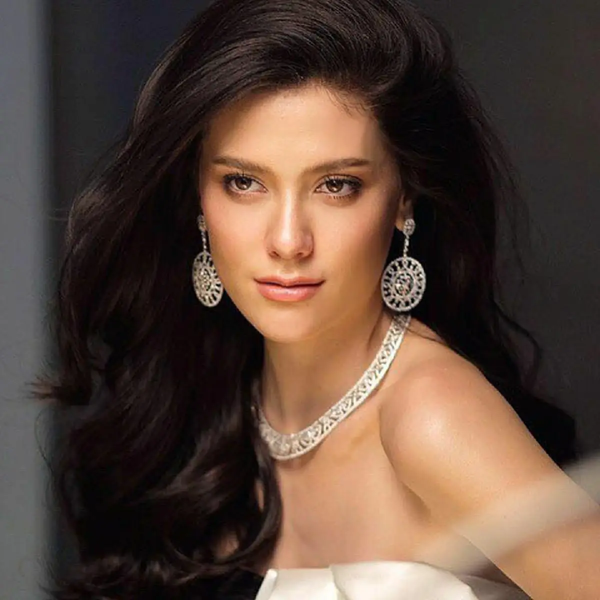 เป้ะมาก!!! ม้วนเดียวจบ ไม่ต้องเปลืองสองม้วน ภาพพอร์ตเทรต "มารีญา" ที่จะส่งไปกอง Miss universe ปลายเดือนนี้ นี่ไง