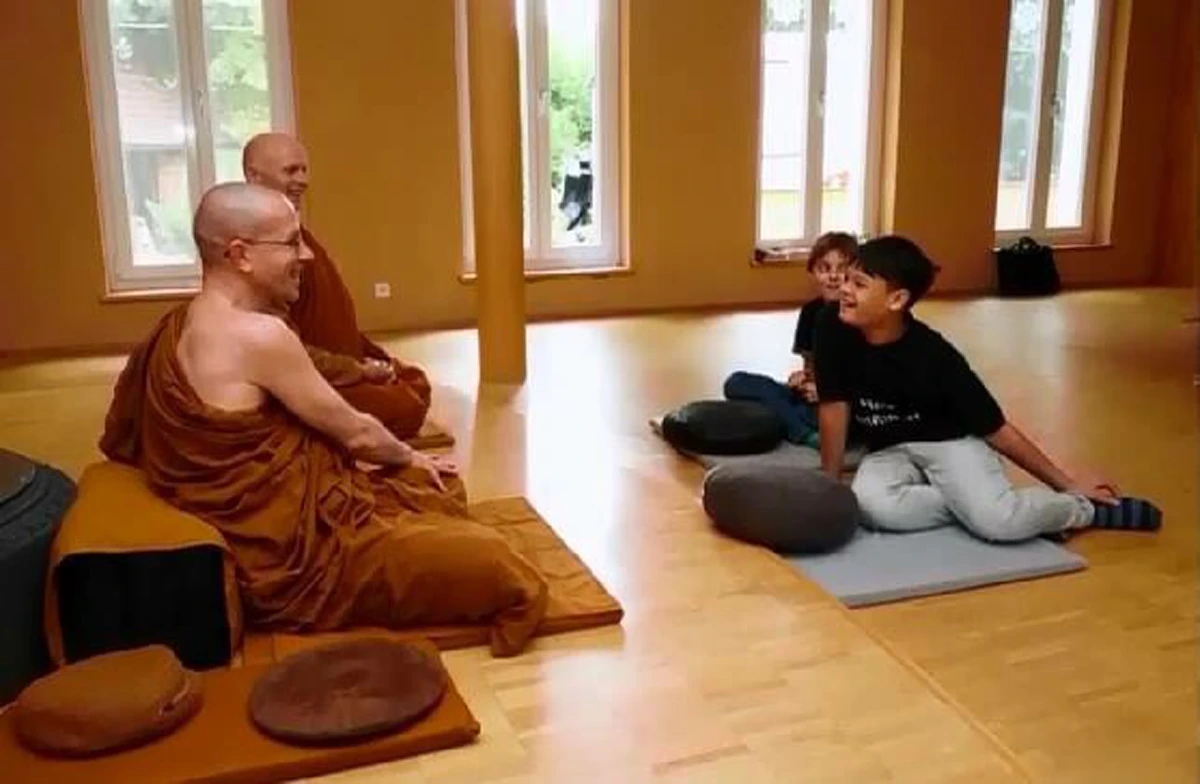 ปีติยิ่งขวัญกำลังใจ!! "พระองค์เจ้าทีปังกรฯ" ทรงปฏิบัติธรรมและร่วมจิตอาสาบำเพ็ญประโยชน์ ถวายเป็นพระราชกุศลเสด็จปู่ รัชกาลที่ 9