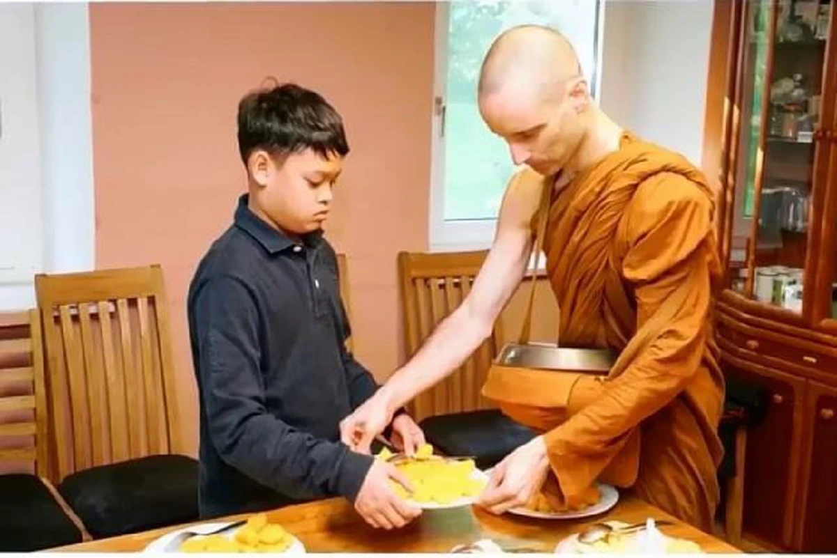 ปีติยิ่งขวัญกำลังใจ!! "พระองค์เจ้าทีปังกรฯ" ทรงปฏิบัติธรรมและร่วมจิตอาสาบำเพ็ญประโยชน์ ถวายเป็นพระราชกุศลเสด็จปู่ รัชกาลที่ 9