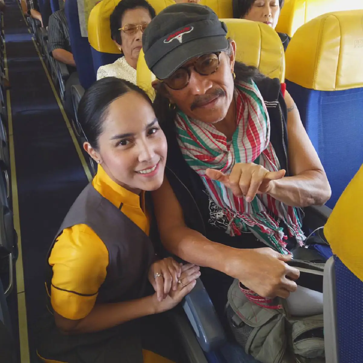 โบกมือลาวงการบันเทิง !! เปิด 10 ดารานักแสดงสาวสวยหน้าหวาน ผันตัวเป็นแอร์โฮสเตส กลายเป็นนางฟ้าอย่างเต็มตัว ?? (ชมภาพ)