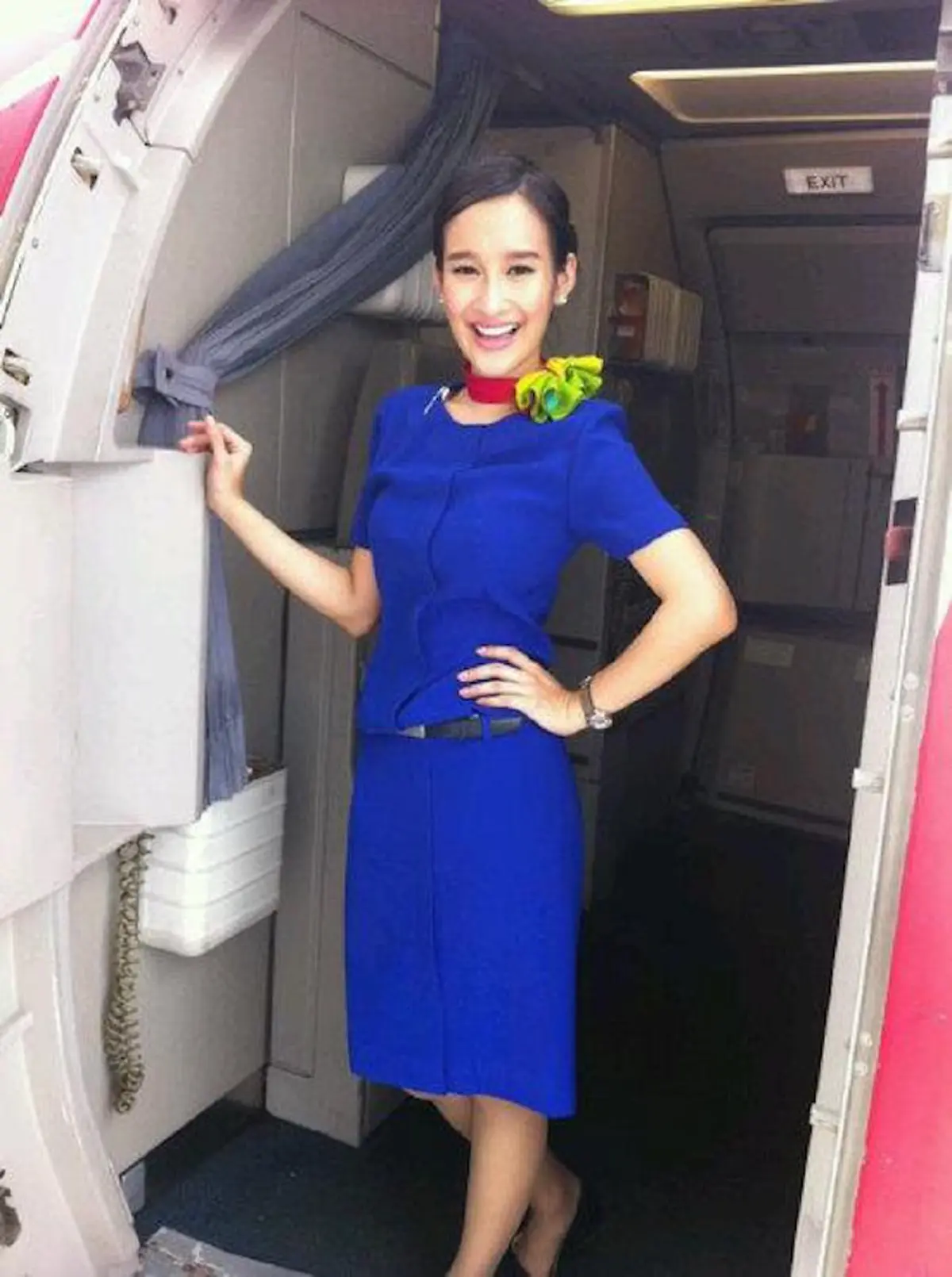 โบกมือลาวงการบันเทิง !! เปิด 10 ดารานักแสดงสาวสวยหน้าหวาน ผันตัวเป็นแอร์โฮสเตส กลายเป็นนางฟ้าอย่างเต็มตัว ?? (ชมภาพ)