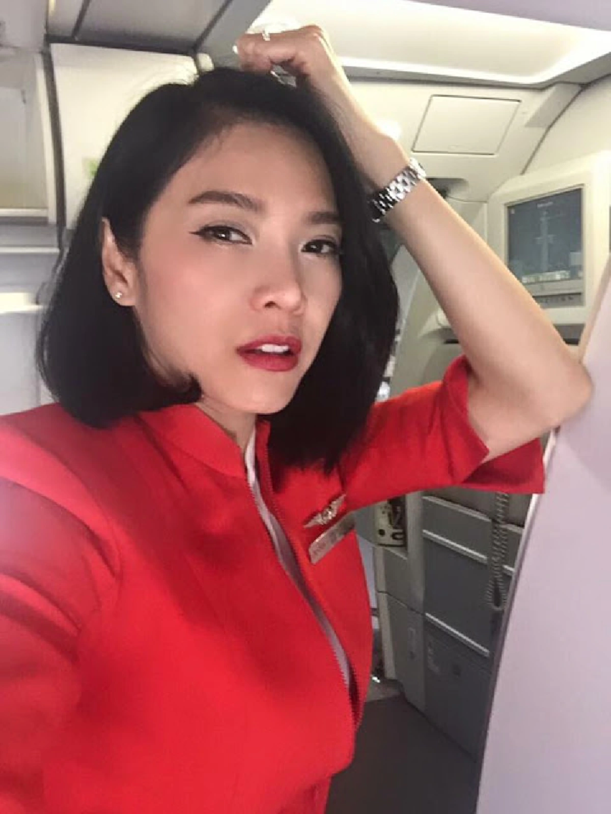 โบกมือลาวงการบันเทิง !! เปิด 10 ดารานักแสดงสาวสวยหน้าหวาน ผันตัวเป็นแอร์โฮสเตส กลายเป็นนางฟ้าอย่างเต็มตัว ?? (ชมภาพ)