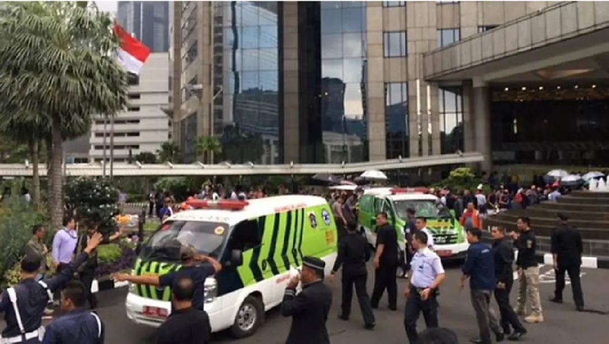 สนั่นไปทั้งตึก!! พื้นชั้นสอง "ตลาดหลักทรัพย์อินโดนีเซีย" พังถล่มทับผู้คนบาดเจ็บนับสิบ หนีตายวุ่น