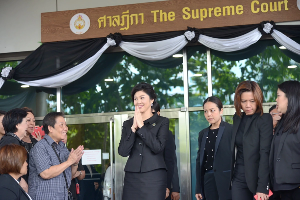 นับถอยหลัง..ลุ้นระทึกใจ!! เปิดคลิปสัมภาษณ์ "ร.ต.อ.เฉลิม" แล้วถามกันตรง ๆ  ทำไม "ยิ่งลักษณ์" ไม่รู้เลยว่ามี1-2รมต.เสี่ยงทำผิด..??(มีคลิป)
