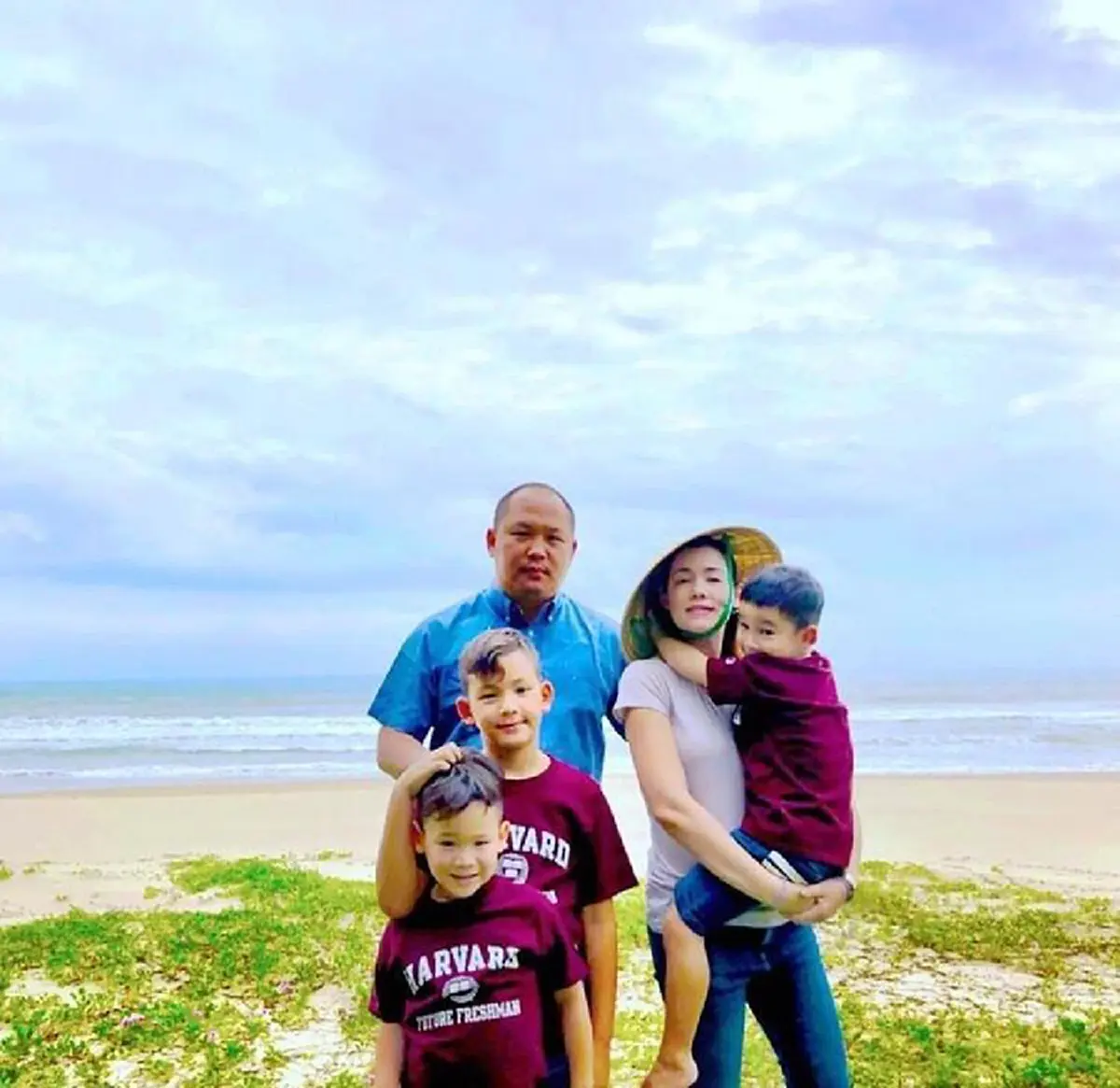 เปิดใจ! อดีตนักร้องดัง "บัวชมพู ฟอร์ด" หลังหายหน้าลาวงการ ปัจจุบันลูก 3 แล้ว! (รายละเอียด)