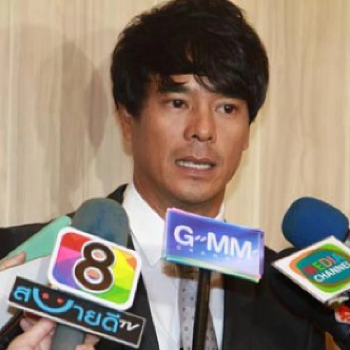 อย่างนี้ก็ร้อนเลย!! "อ่ำ อัมรินทร์" ซิ่งรถไปทำบุญโดนตร.จับขับเร็วเกินกม. เจ้าตัวโพสต์ขอบคุณทำชาวเน็ตเดือดปุด เพราะคำว่า #รอดอีกเช่นเคย??