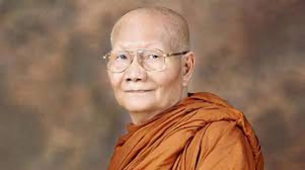 ปีใหม่นี้เดินทางปลอดภัย! พระคาถาขับรถ แคล้วคลาดปลอดภัย ฉบับหลวงพ่อจรัญ ฐิตธัมโม วัดอัมพวัน จ. สิงห์บุรี