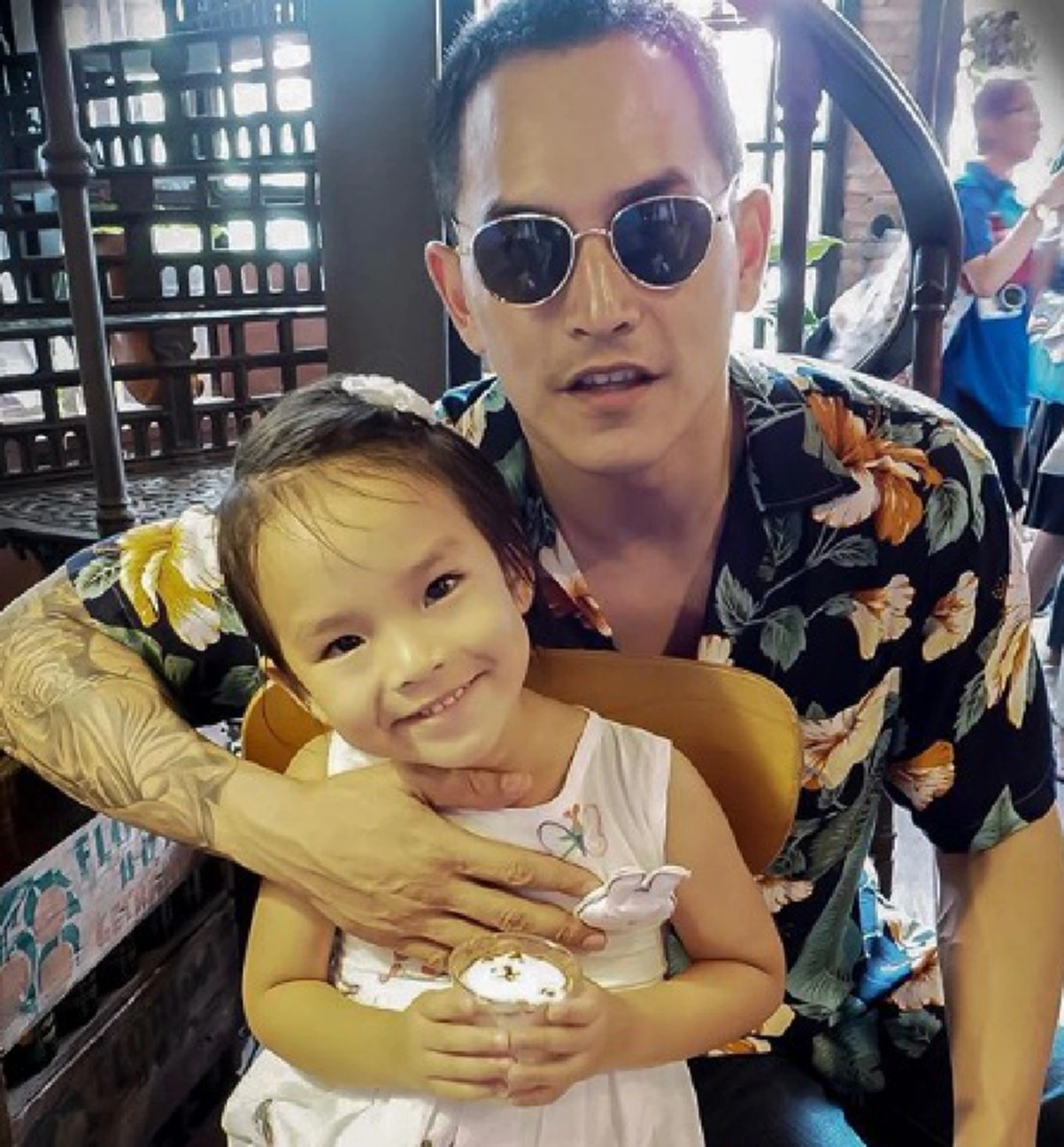 หมายความว่าไง? แม่เลี้ยง "แอฟ ทักษอร" โพสต์เเซ่บ ชาวเน็ตโยงดราม่าใบหย่า