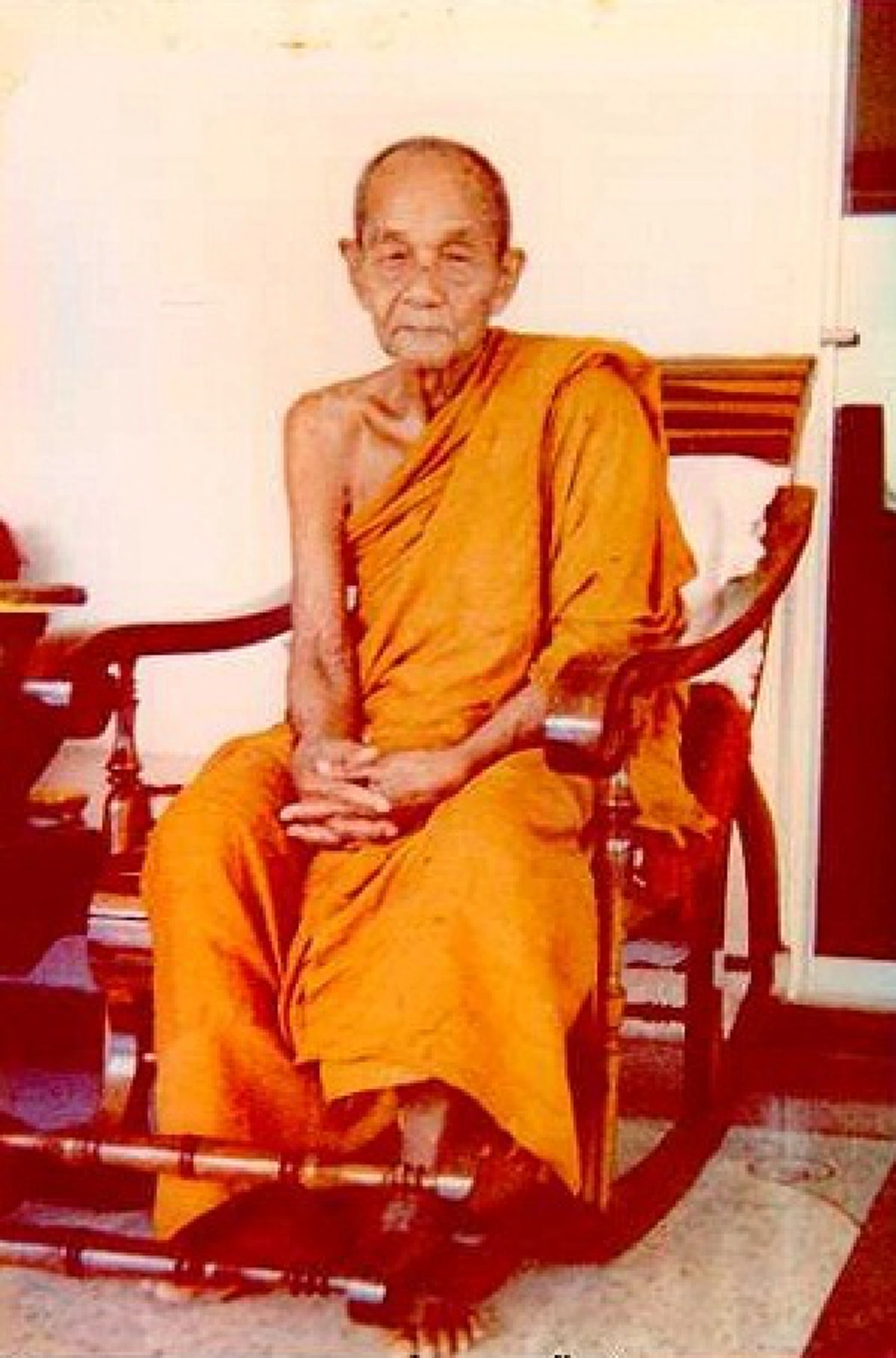 พระอรหันต์ใช่หรือคือพระอิฐพระปูน?!! เมื่อสองเณรน้อยเถียงกันเรื่อง "พระอรหันต์" จนเข้ารกเข้าพง ... หลวงปู่ดูลย์ก็เลยต้องออกมาเฉลยคำตอบให้!!