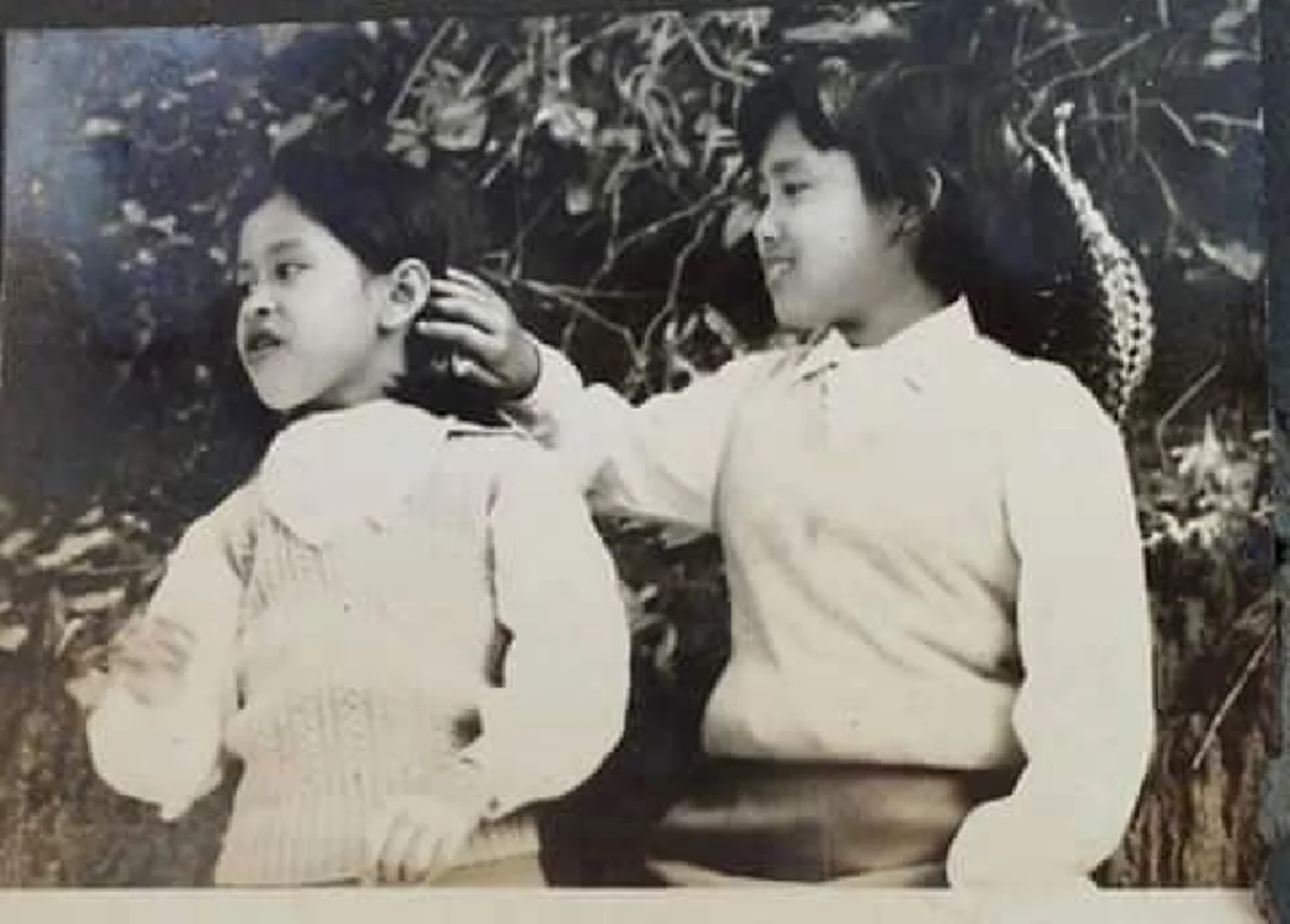 ฟังกี่ครั้งก็ไม่เบื่อ!! เมื่อสมเด็จพระเทพฯ "คุยจุ๋งจิ๋ง" กับฟ้าหญิงจุฬาภรณ์ ... ทำเอาในหลวงรัชกาลที่ ๙ ถึงกับทรงกลั้นแย้มพระสรวลไว้ไม่อยู่!!