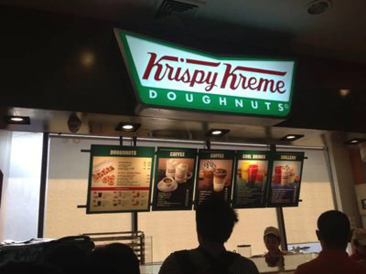 ใกล้เข้ามาอีกไม่กี่ ชม.เตรียม Countdown สู่สุริยุปราคาเต็มดวงในสหรัฐฯ KrispyKreme ทำโดนัท สีดำเนื่องในวันนี้จำหน่าย