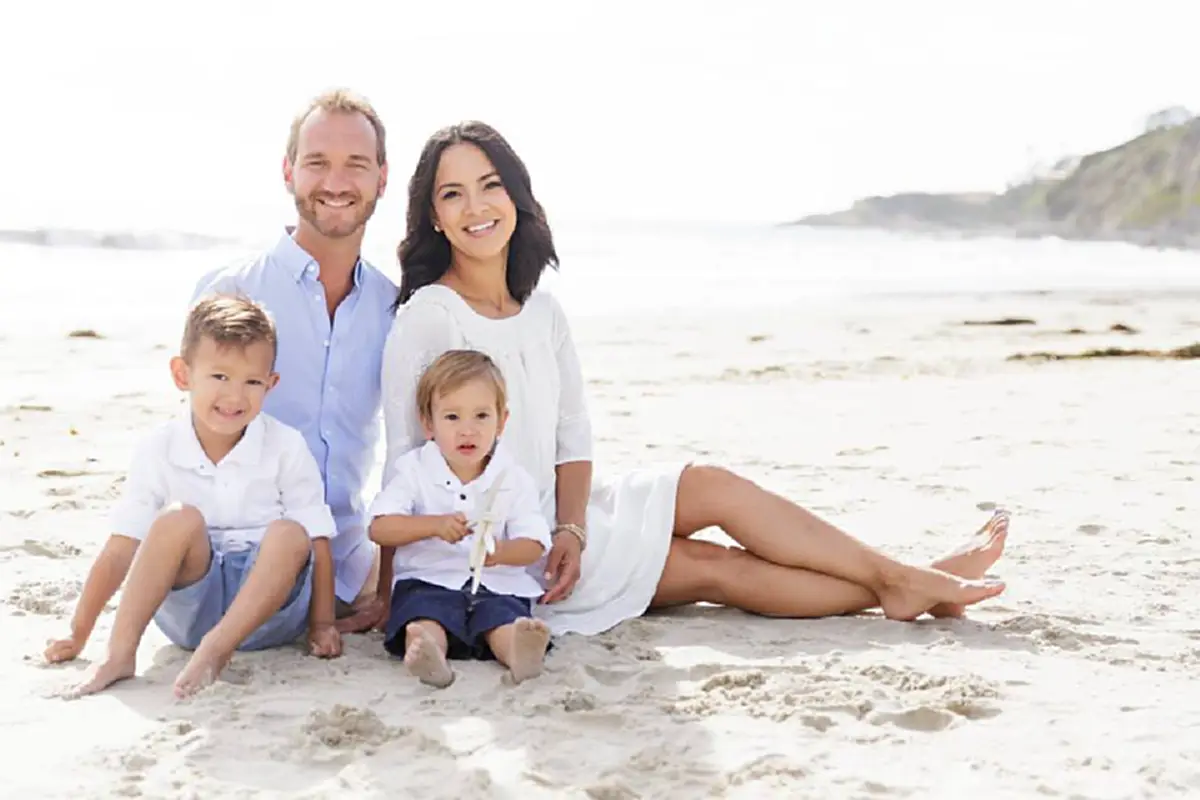 *พลังบวกของผู้สิ้นหวัง!!! เรื่องราวสุดสะเทือนใจของ "ชายผู้เกิดมาไม่มีทั้งแขนและขา" แต่กลับสร้างสิ่งที่ยิ่งใหญ่ให้กับโลกใบนี้!!! (ชมคลิป)