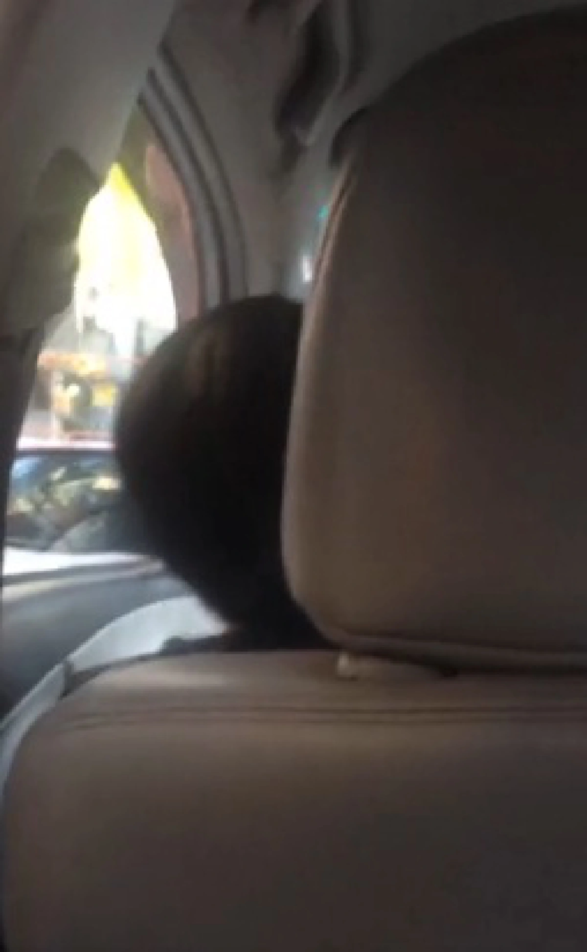 ใครเจอแบบนี้ก็ร้อง..งงเด้ๆ!มนุษย์ป้าบุกขึ้นแท็กซี่หน้าตาเฉย ผู้โดยสารถึงต้องควักมือถือถ่ายคลิป ลงท้ายกลายเป็นเรื่องเม้าท์ปนฮาซะงั้น?(คลิป)