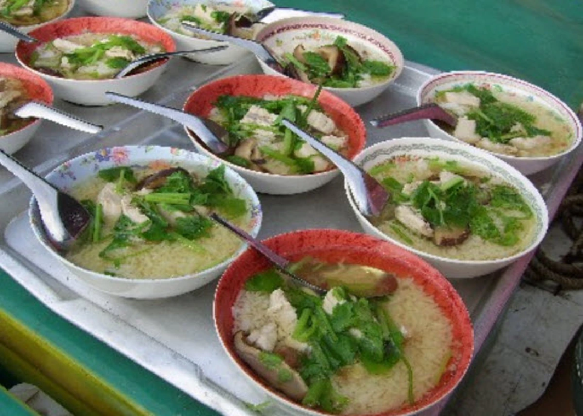 เข้าใจผิดมาตลอดชีวิต !!  ความเชื่อ เรื่อง ไม่รับประทานอาหารในงานศพ ห้ามกินเด็ดขาด เพราะสิ่งอัปมงคลต่างๆ จะเข้ามาทำร้ายเรา!! (รายละเอียด)