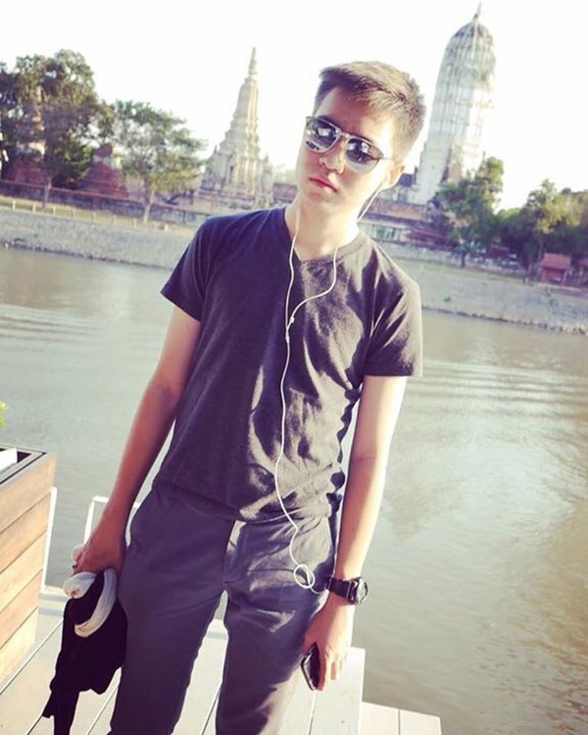 น้อยคนจะเคยเห็น!! เปิดภาพ "น้องเจแปน" ลูกชาย "ใหญ่ ฝันดี" ฉายแววหล่อมาแต่ไกล...แต่มองดีๆ นึกว่าแฝดคนที่ 3 !!? (มีภาพ)