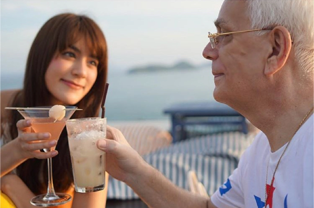 คิดถึงสุดหัวใจ!! "คิมเบอร์ลี่" พาครอบครัวทำบุญให้พ่อ หลังครบ 1 ปีที่จากไป พร้อมเขียนข้อความสุดซึ้ง...ถึงคนบนฟ้า ทำแฟนคลับให้กำลังใจล้นหลาม!?