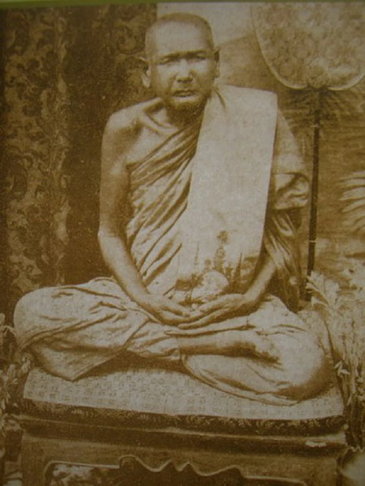 สองเกจิดังอยุธยา..หยอกล้อกันเล่นด้วยพลังอำนาจจิต..เรือ "หลวงพ่อปั้น"พายไม่ไป..จึงตอบโต้ด้วยการไม่ให้ "หลวงพ่อสุ่น"ตำหมากได้..