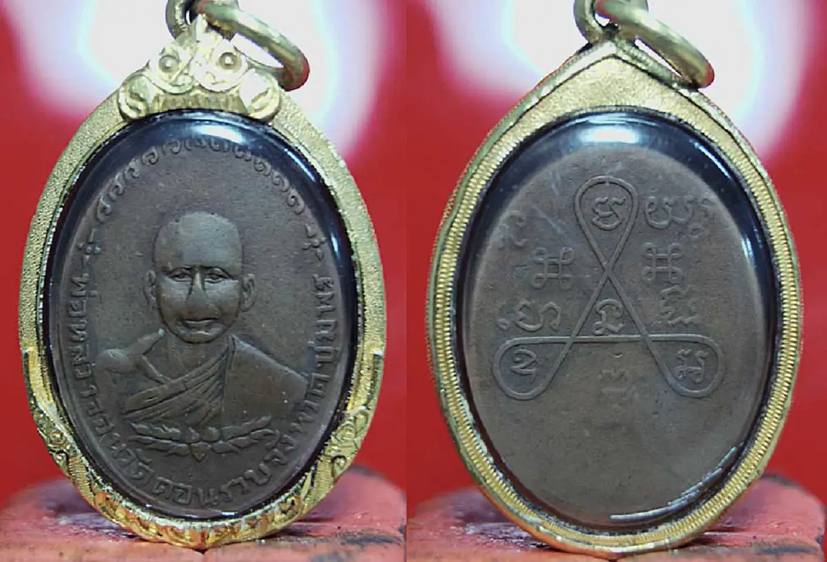 "เสด็จเตี่ย"ลองวิชา "หลวงพ่อจอน วัดดอนรวบ" เมื่อเจอกันครั้งแรก..เล่ากันว่ารอยสักอักขระของพระองค์ท่าน..มาจากที่นี่.