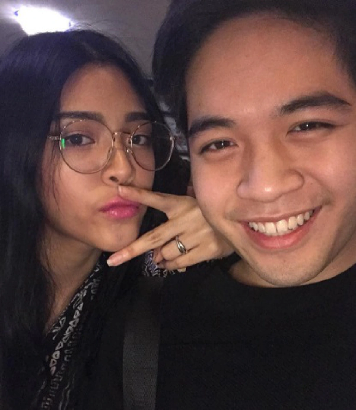 ***หลายคนไม่เคยเห็น !! เปิดภาพทายาท "หมู ดิลก ทองวัฒนา" ล่าสุดโตเป็นหนุ่ม-เป็นสาว บอกเลยว่าสวยหล่อทั้งคู่ แถมดีกรีไม่ธรรมดา !?