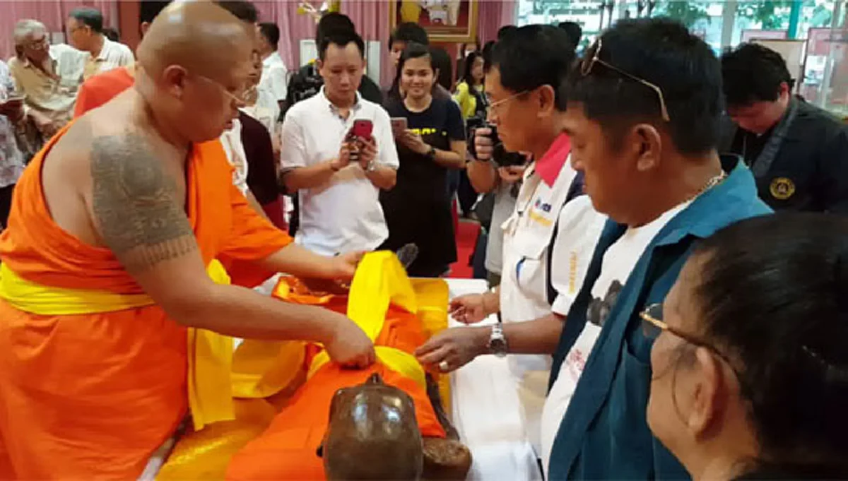 อัศจรรย์เป็นที่สุด!! สังขาร"หลวงพ่อพูล" เปลี่ยนเป็นสีทอง มีเส้นเลือด เส้นผม เหมือนท่านยังมีชีวิต เป็นที่ปลื้มปิติของศิษยานุศิษย์ สาธุๆๆ.