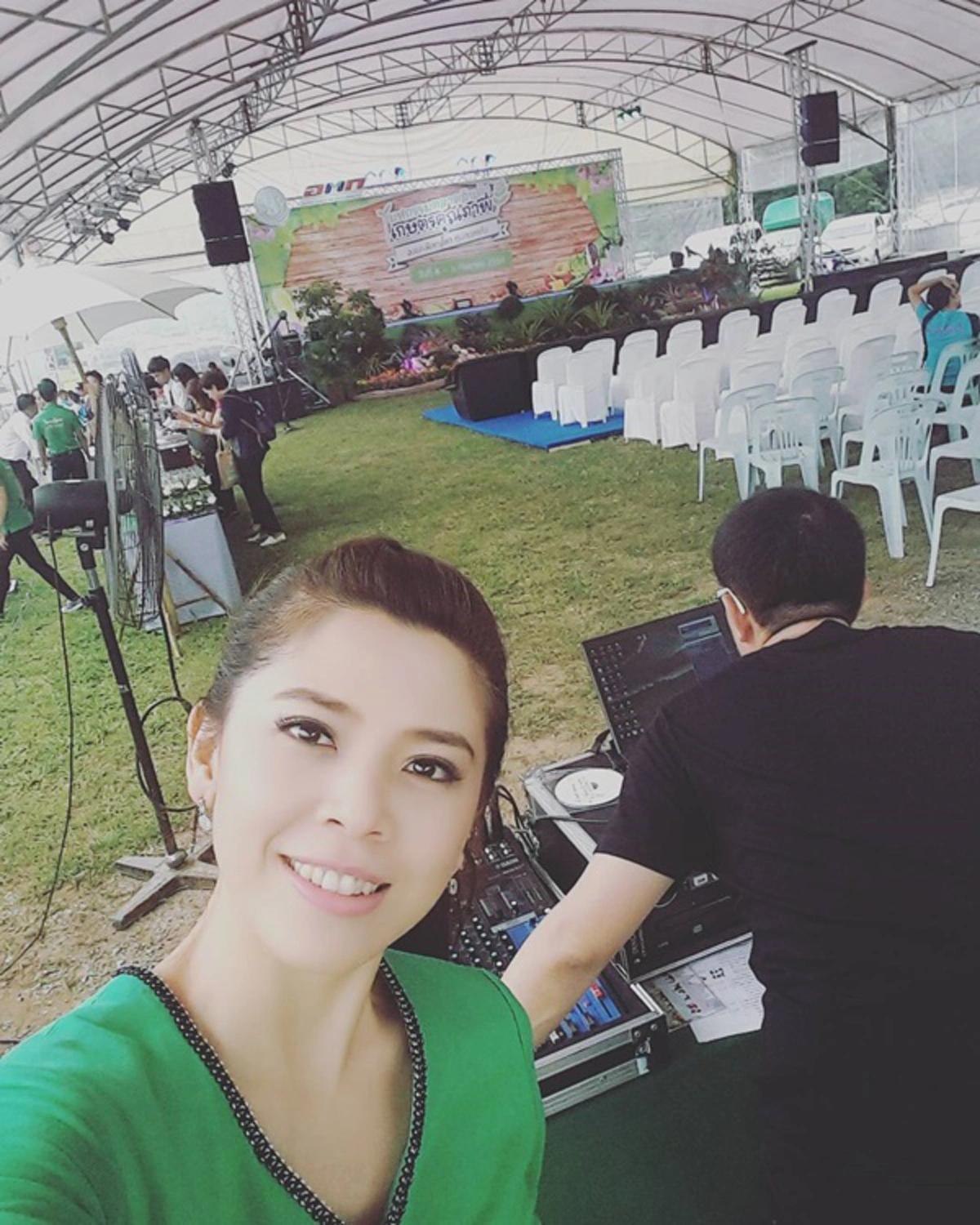 ***เธอคือตำนานที่กาลเวลายังยอมแพ้!!! ส่องภาพ "กิ๊ฟท์ T-Skirt" อดีตนักร้องสาวขวัญใจมหาชน วางไมค์เดินหน้าเข้าสู่ชีวิตพนักงานบริษัทเต็มตัว