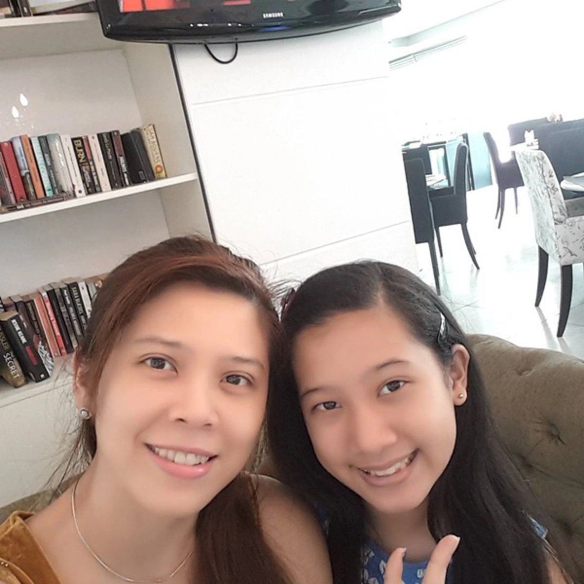 ***เธอคือตำนานที่กาลเวลายังยอมแพ้!!! ส่องภาพ "กิ๊ฟท์ T-Skirt" อดีตนักร้องสาวขวัญใจมหาชน วางไมค์เดินหน้าเข้าสู่ชีวิตพนักงานบริษัทเต็มตัว