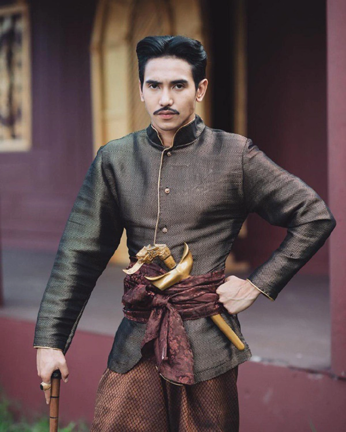 ครึ่งประเทศไม่เคยรู้!!! เปิดประวัติ "หลวงสรศักดิ์ หรือ พระเจ้าเสือ" จากบุพเพสันนิวาส ผู้คิดค้นท่าแม่ไม้มวยไทย เมื่อก่อนมีนาม ว่า "เดื่อ" !!!