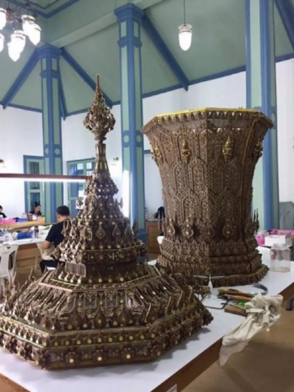 คนไทยใจหายอีกครั้ง!! กรมศิลป์เผยหีบพระบรมศพจันทน์-พระโกศจันทน์ เสร็จสมบูรณ์แล้ว งดงาม-ยิ่งใหญ่สมพระเกียรติ!!  (ชมภาพ)