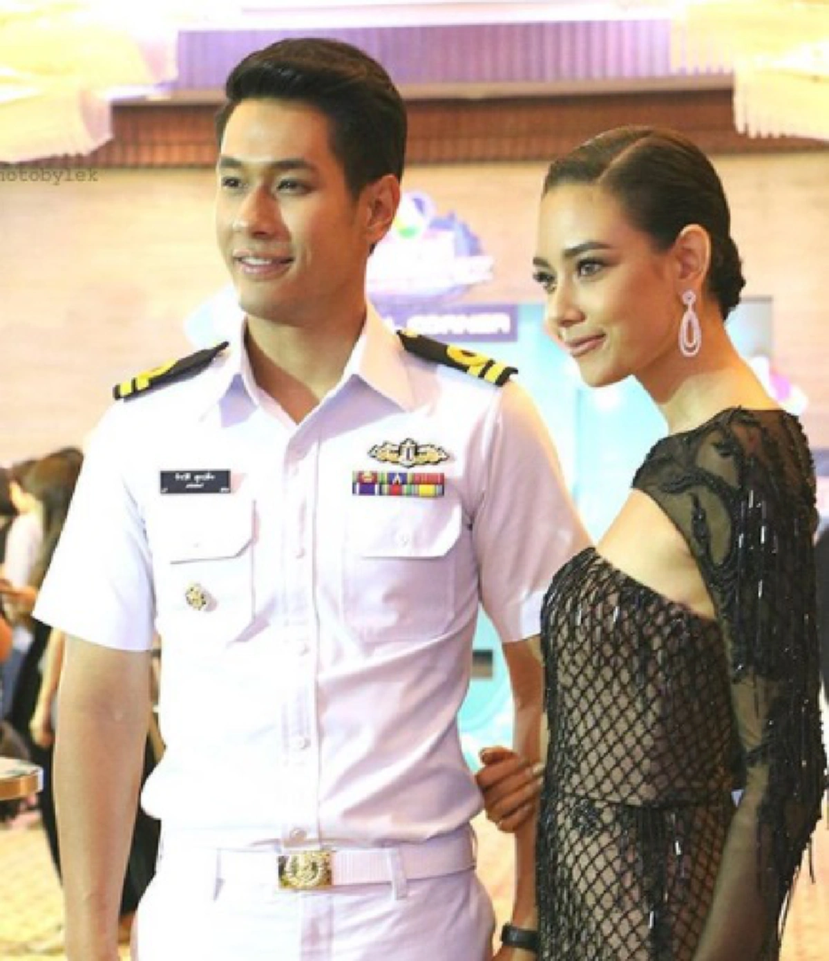 ลือสนั่นคบกันแล้ว ?  เมื่อฟ้าลิขิต ให้พระนาง7สี จาก "ราชนาวีที่รัก " มาปิ๊งรักกันจริงๆ ทำเอาแฟนคลับแห่กรี๊ดสนั่น !