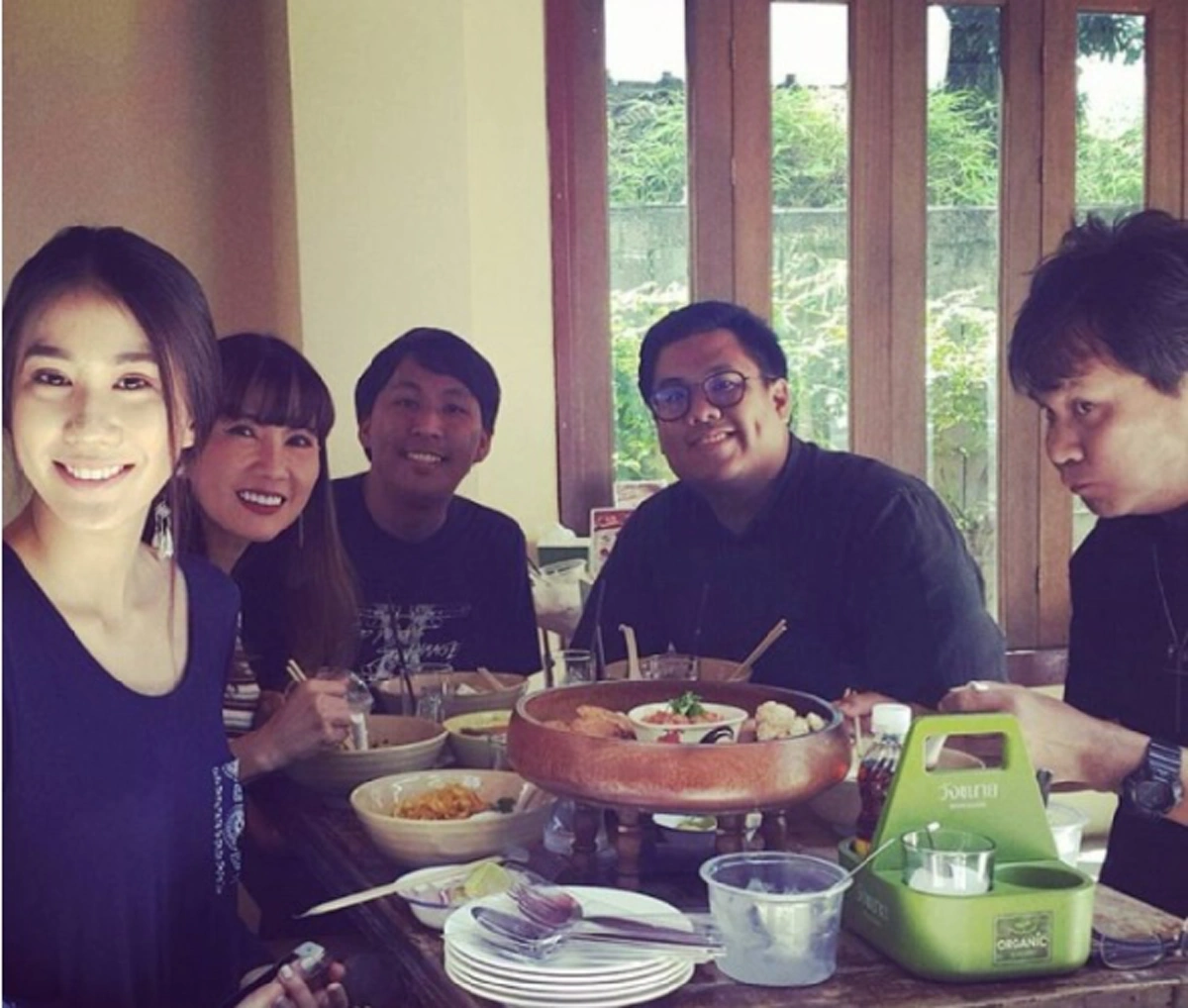 **นึกว่ามีแต่ลูกสาว !! เปิดภาพลูกชายแท้ๆ "แก้ว อภิรดี" ที่ไม่เคยพาออกสื่อ ล่าสุดโตเป็นหนุ่มแล้ว นับเป็นครั้งแรกที่เคยเห็น ! (ภาพ)