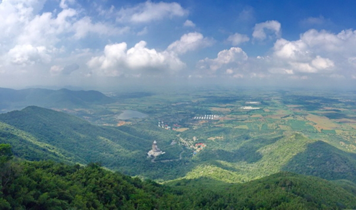 จูงมือคนรัก...ไปลองกันไหม !!! "เขาวงพระจันทร์" เรื่องเล่าขานตำนานพิสูจน์รักแท้...กับการขึ้นบันได 3,790 ขั้น !!!