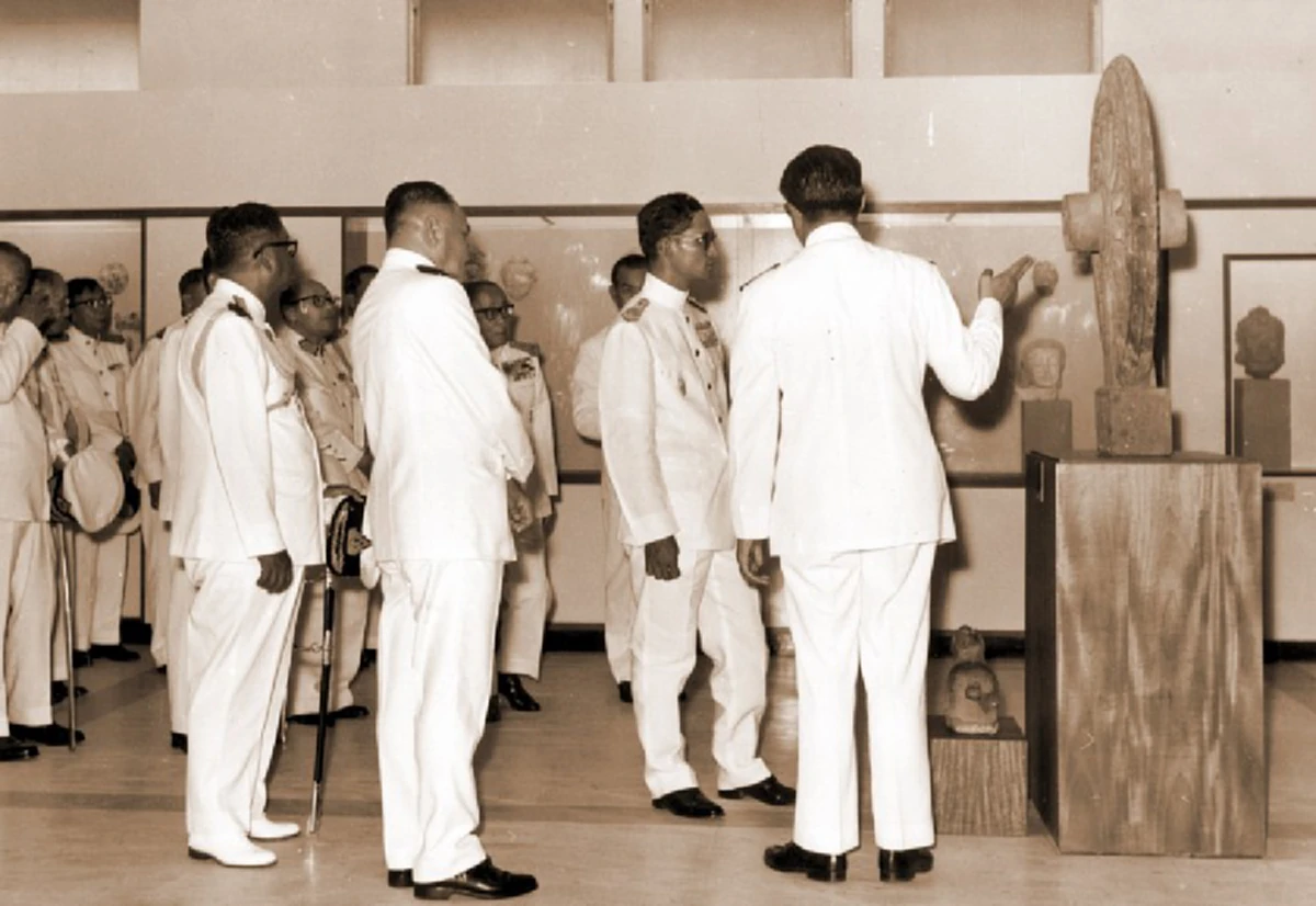 ทรงไม่พอพระทัย!! เมื่อในหลวงรู้ว่า..อาคารหลังใหม่สร้างทับโบราณสถาน "อิฐเก่าๆ แผ่นเดียวก็มีค่า" รากเหง้าความเป็นไทยที่ในหลวงหวงแหน(ชมคลิป) !!