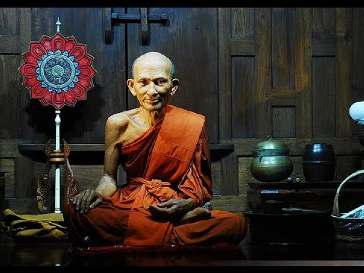 กำแหงใหญ่แล้วพวกนี้..ไม่รู้จัก "หลวงปู่ศุข" เสียแล้ว!! แอบยิงนกวัด ถากไม้ศาลาทำฟืน เจอสวนทันควัน เสกกะลาครอบช้างทั้งฝูง แทบเข่าทรุด..