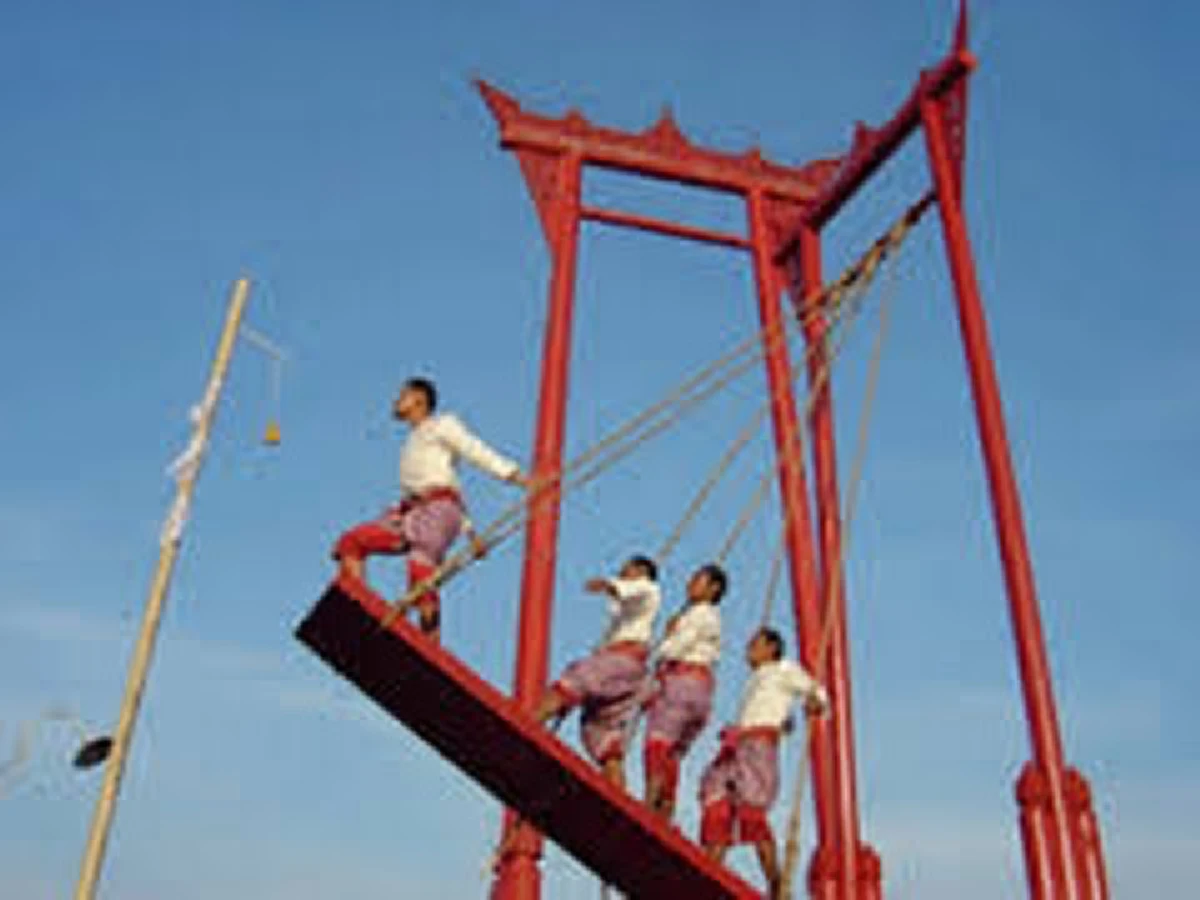 โล้ชิงช้า