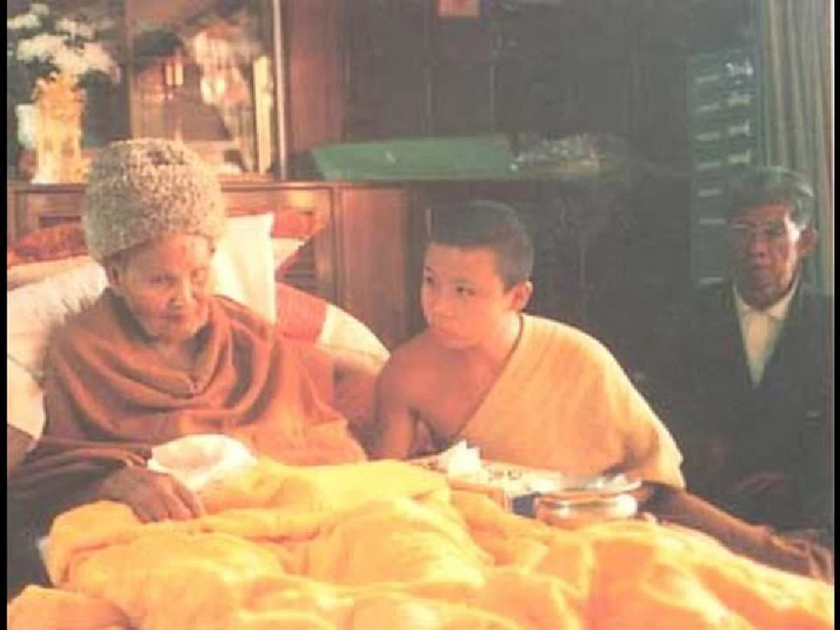 เปิด..ญาณระลึกชาติของ "หลวงปู่ชอบ ฐานสโม" ผู้ถูกกล่าวขานว่าเป็นพระอรหันต์ ศิษย์คนโปรดของ "หลวงปู่มั่น" กราบสาธุ (รายละเอียด) !!