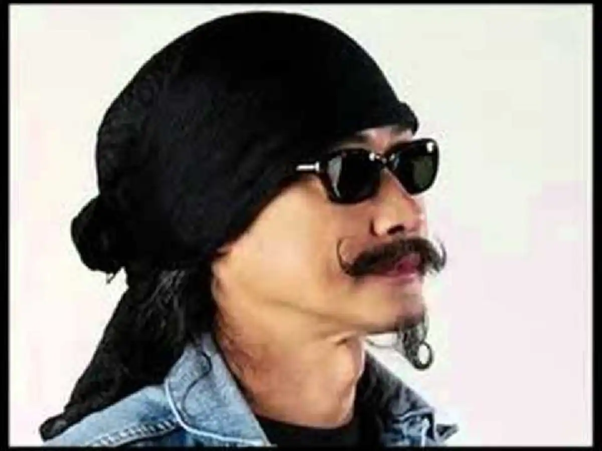 ครึ่งประเทศไม่เคยรู้ !! เปิดประวัติ "เล็ก คาราบาว" หรือ "ปรีชา ชนะภัย" เมื่อครั้งที่คาราบาวโด่งดังถึงขีดสุด จนกระทั่งเล็กขอลาออกจากวง ??