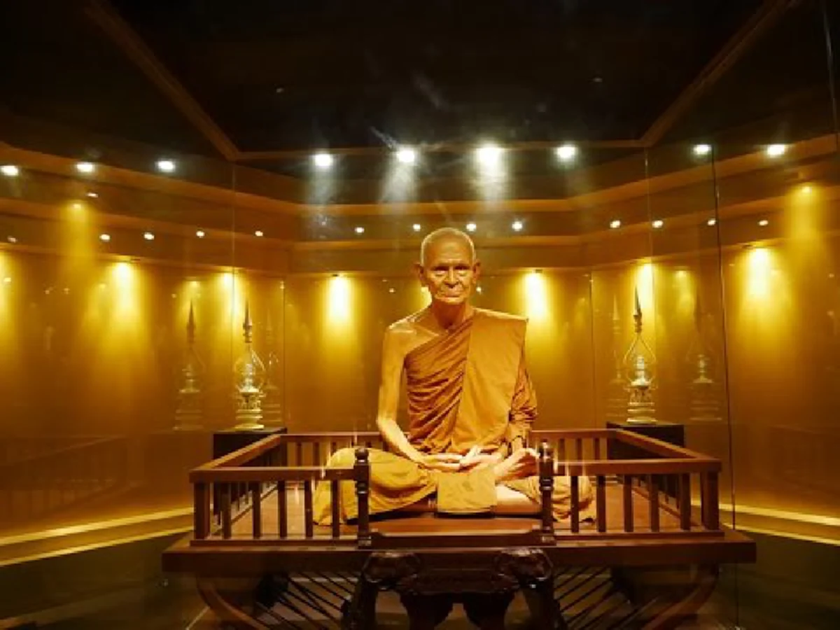 กราบด้วยใจ.. "หลวงพ่อเดิม" เมตตาชาวบ้านกลัวแล้งน้ำ ก่อนละสังขาร บันดาลให้ฝนตกลงสระอย่างมากมาย ศิษย์ดูของในกุฏิ แทบตะลึง??