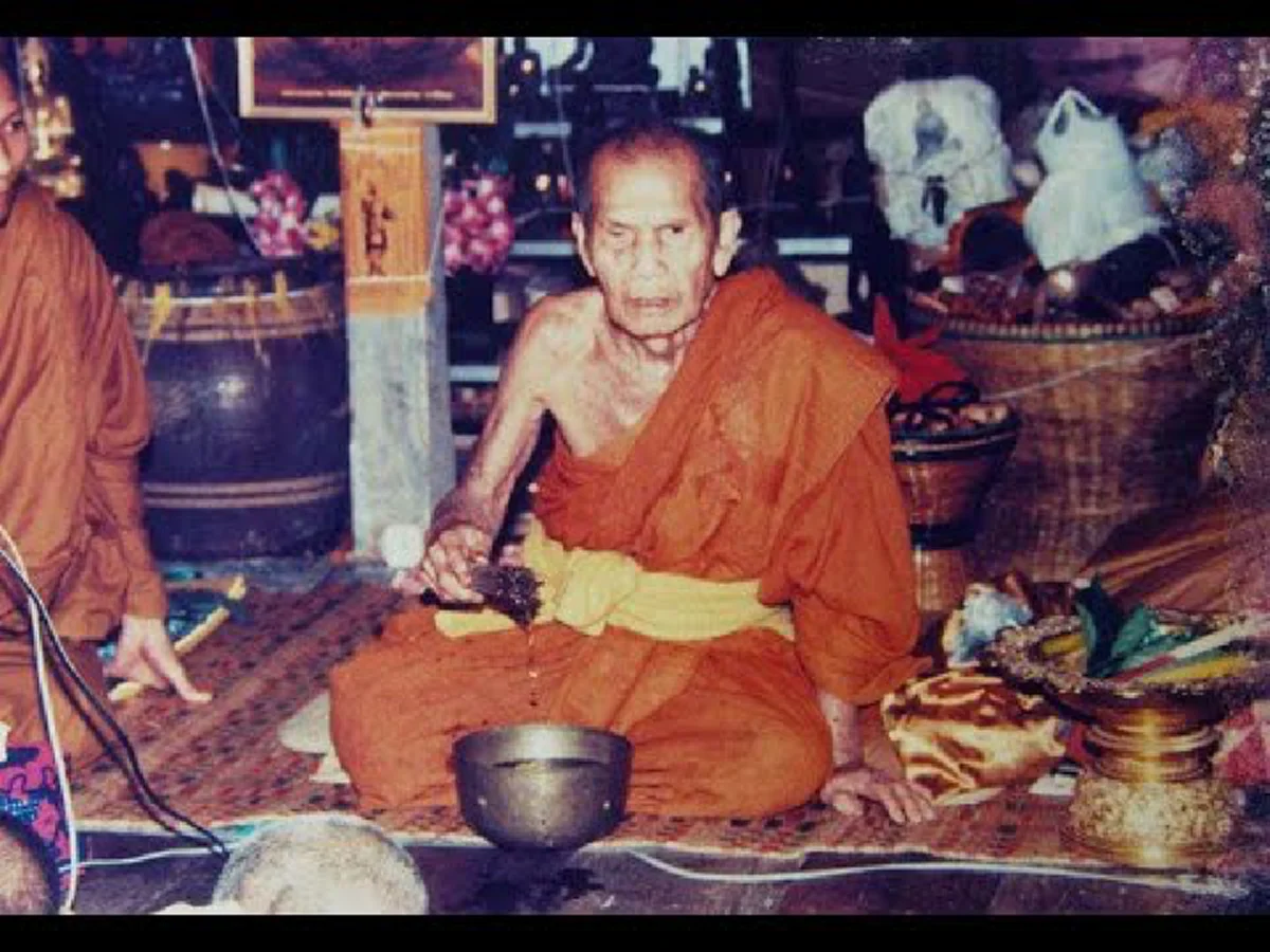 อำนาจแห่งพุทธคุณ.."แหวน" หลวงปู่หมุน ขับคุณไสยออกจากตัว อาเจียนเหม็นเน่า แม้ทหารเอาไปทาประจำเดือน ลองยิง ยังไม่ออก!!