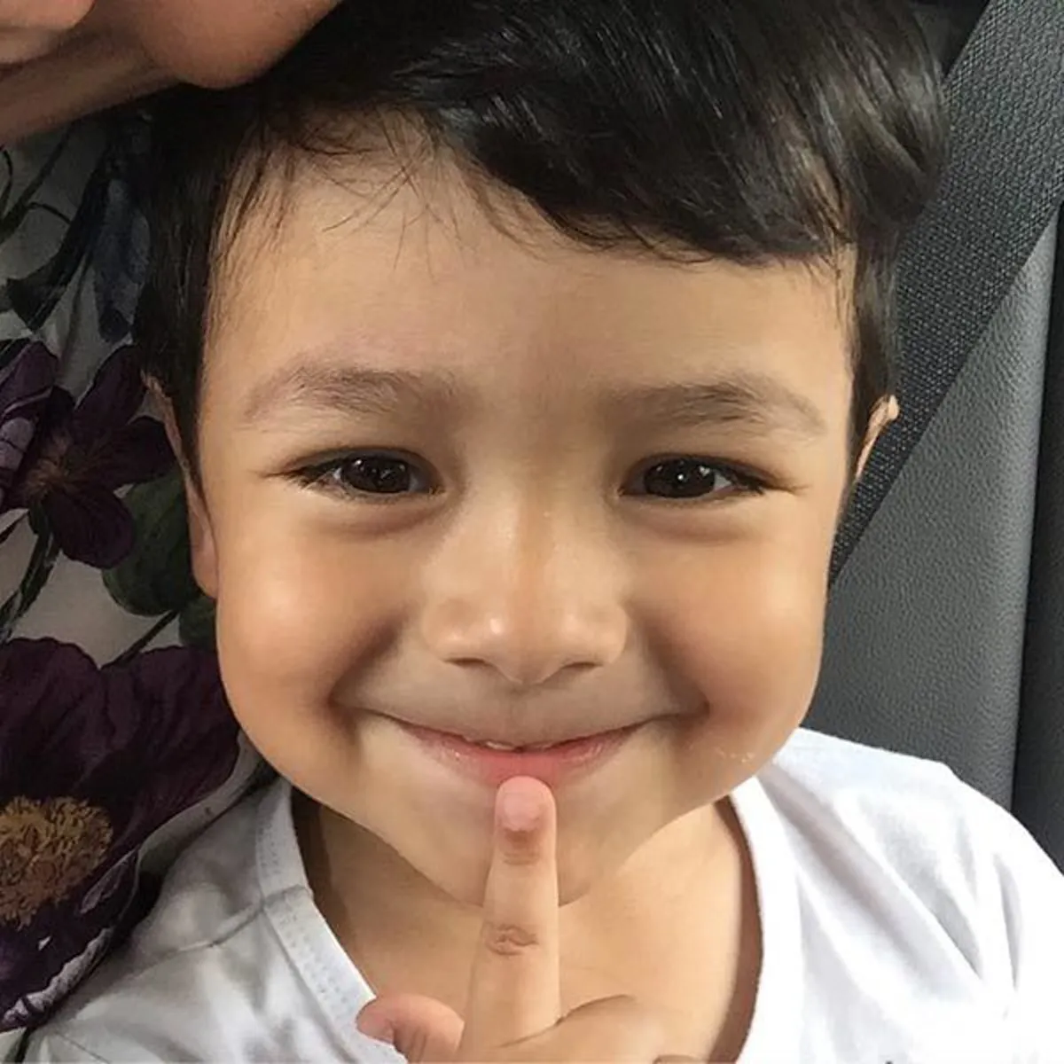 เหมือนมากๆ!!  เทียบภาพของ น้องฮันเตอร์ ลูกชายของฮิวโก้ กับเสด็จทวด พระเจ้าวรวงศ์เธอ พระองค์เจ้าจุลจักรพงษ์