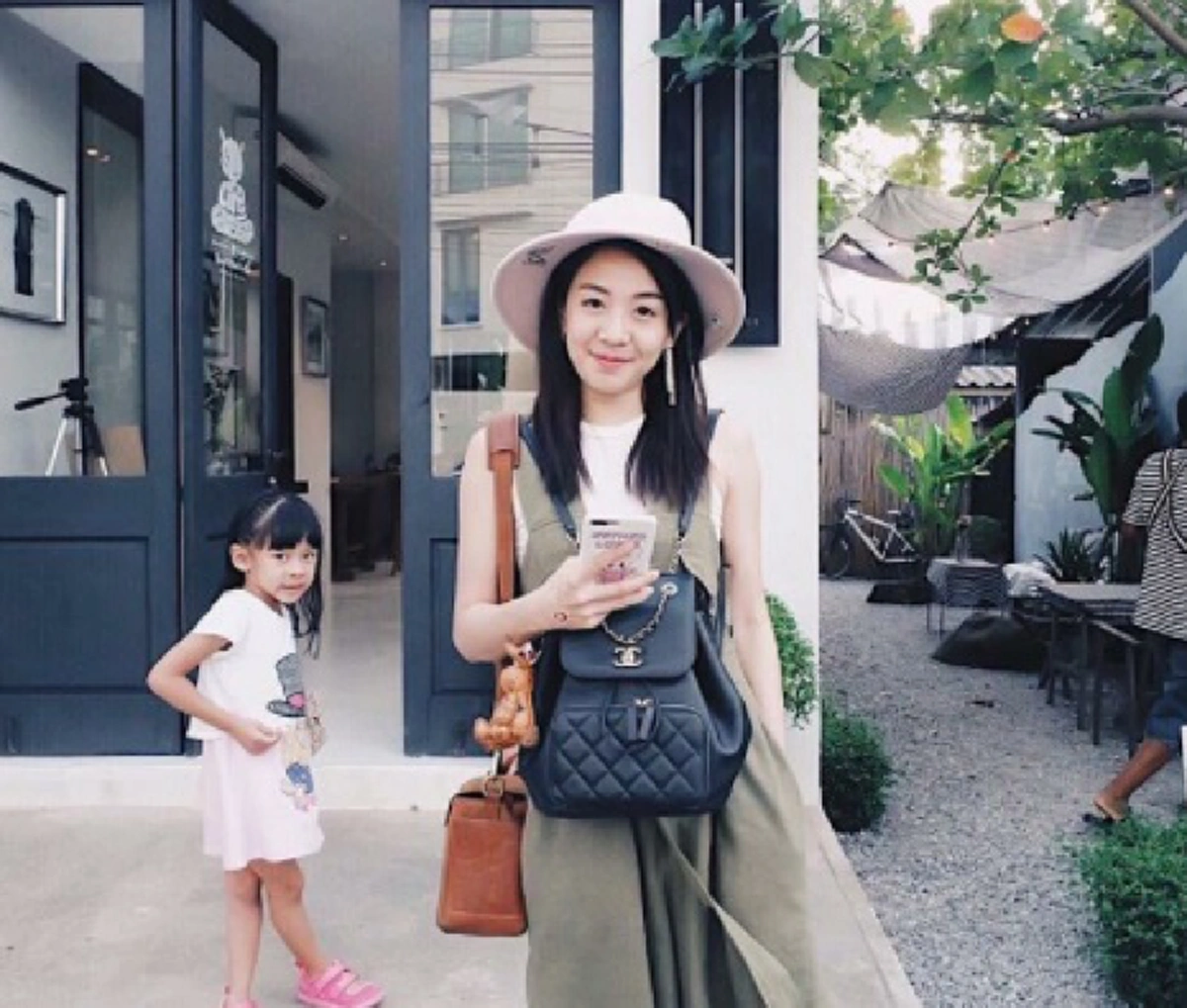 ดีเอ็นเอพ่อมาชัดมาก !! ส่องความน่ารัก ลูกสาว  "โจ๊ก โซคูล" เผลอแป็บเดียว โตขนาดนี้แล้ว แถมหน้าตา Copy คุณพ่อมาเหมือนเป๊ะ