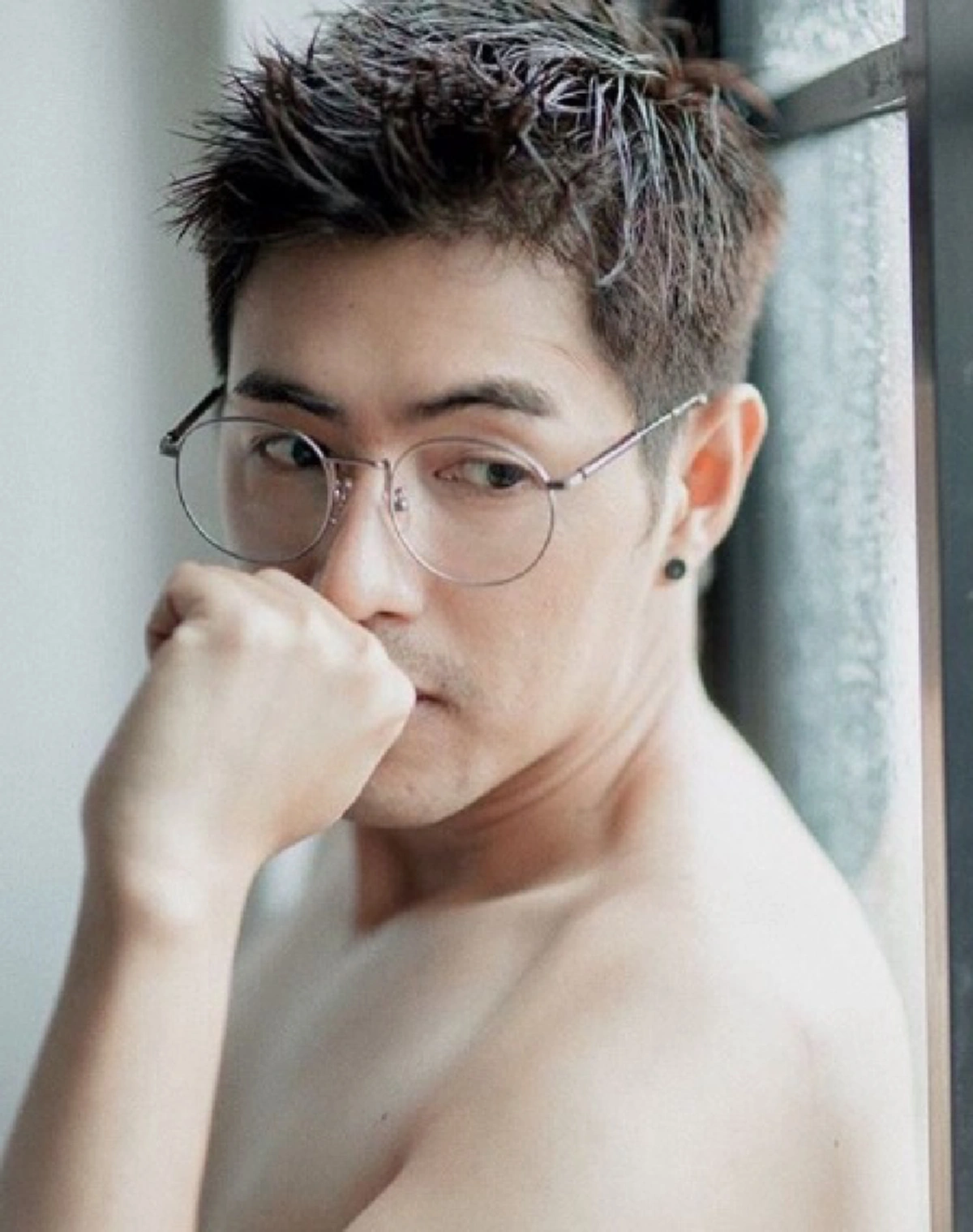 หายจากวงการไปนาน !!! เจอตัวแล้ว   "เต็งหนึ่ง" อดีตนักร้อง-พระเอกชื่อดัง ล่าสุดพบว่าไปเล่นหนังต่างประเทศ แซ่บขนาดนี้เชียว!!