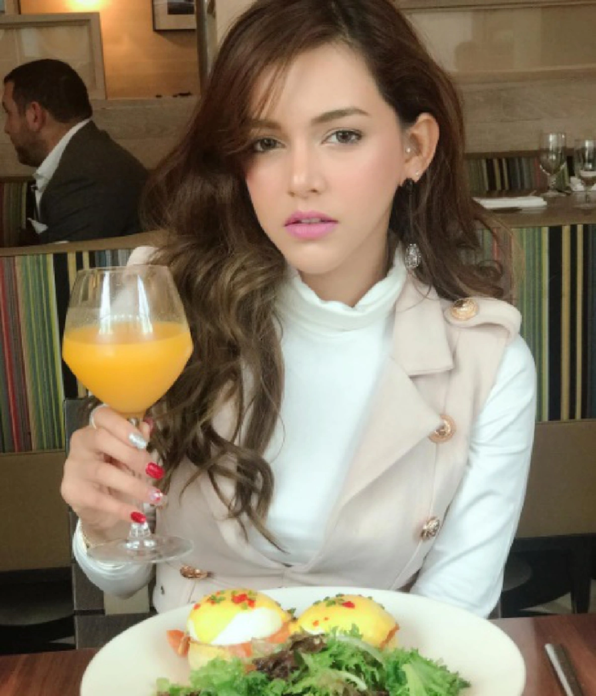 ชีวิตดั่งเจ้าหญิง ! นี่หรือคือชีวิตหลังแต่งงานของ "  ดาราสาวช่อง 7"  หลังขึ้นแท่นเป็นคุณนายทายาทโรงแรมหรูกลางกรุง!!!