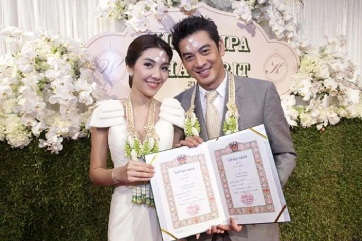 เรื่องบังเอิญที่น่าเศร้า ชาวเน็ตแชร์ภาพ 3 คู่รักร่วมเฟรมงานแต่ง"แอฟ-สงกรานต์"พบสุดท้ายเลิกราเหมือนกัน