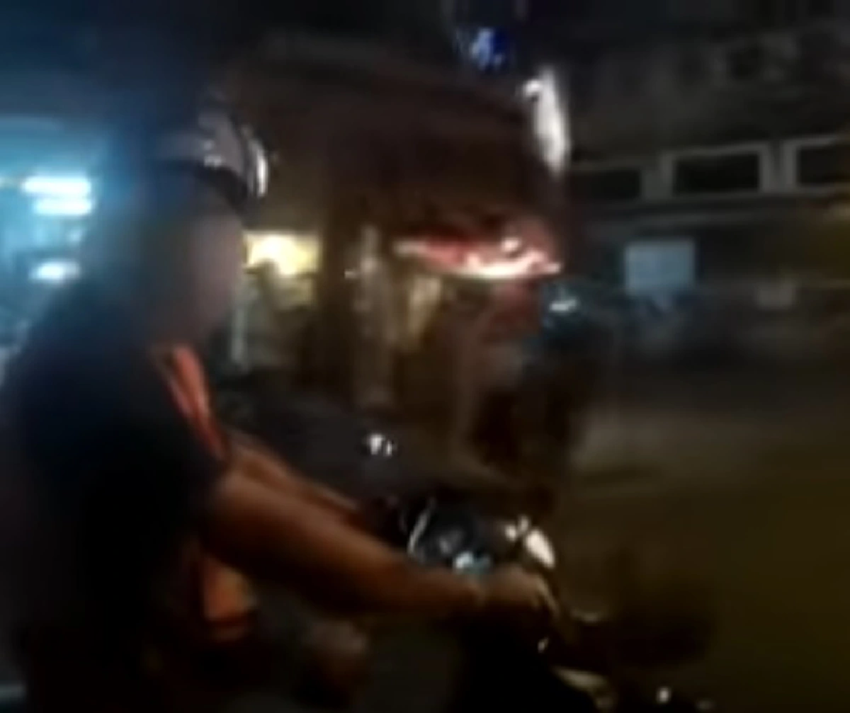 ลูกผู้ชายไม่ต้องเก๋า!! หนุ่มบิ๊กไบค์แชร์คลิปโดนวินจยย.ขี่ประกบตะโกนถาม"มองหน้าทำไม?"ก่อนเรื่องจบแบบสันติเพราะใช้วิธีนี้หยุดพวกหัวร้อน?(คลิป)