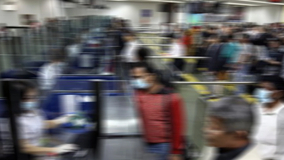 อ่านแล้วกระจ่าง!!! ตีแผ่วงการ "ผีน้อย" แท้จริงแล้วคนไทยเสี่ยงโดดวีซ่าไปทำอะไรกันที่เกาหลีใต้ จนตม.ส่งตัวกลับเป็นว่าเล่น!?!