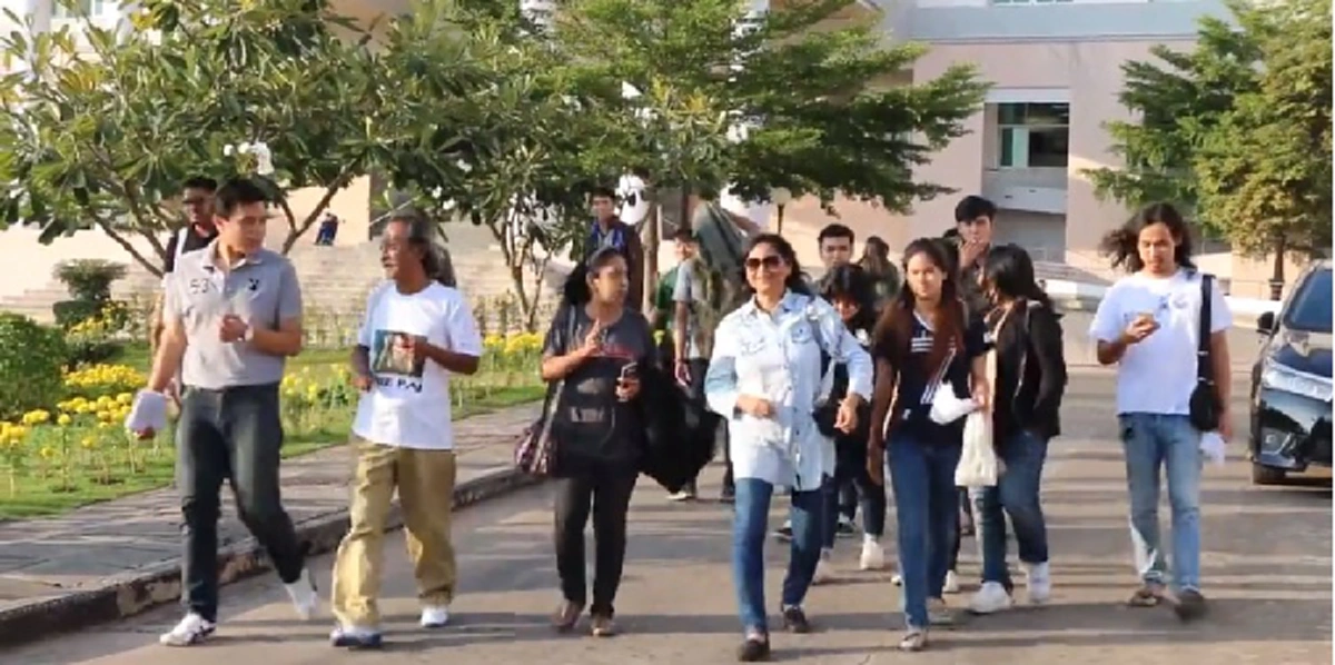 เจอดอกนี้..คงหยุดพล่านซะที!! ศาลขอนแก่นลงโทษจำคุก "จ่านิว" 6 เดือน ร่วมกับพวกละเมิดอำนาจศาล พร้อมสั่งคุมประพฤติ 1 ปี ห้ามรวมตัวทำผิดซ้ำ!?!