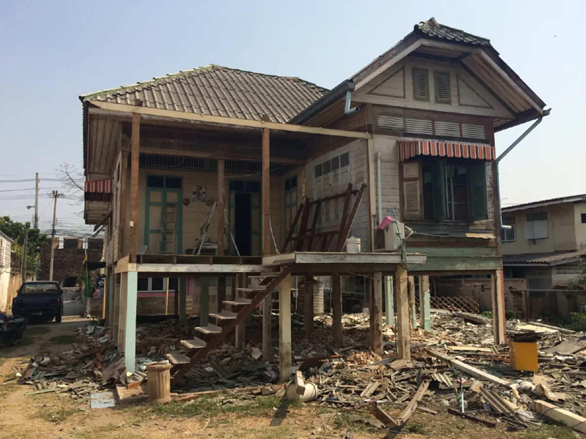 หนุ่มใจป้ำซื้อ "บ้านโบราณอายุเกือบร้อยปี" ทุ่มทุนรีโนเวท จนได้บ้านสวยตระการตา