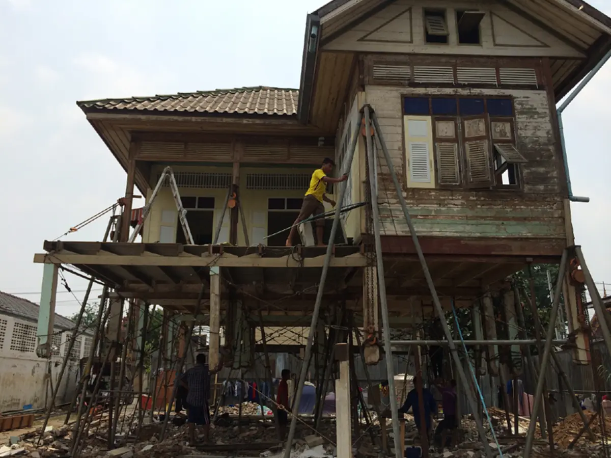 หนุ่มใจป้ำซื้อ "บ้านโบราณอายุเกือบร้อยปี" ทุ่มทุนรีโนเวท จนได้บ้านสวยตระการตา