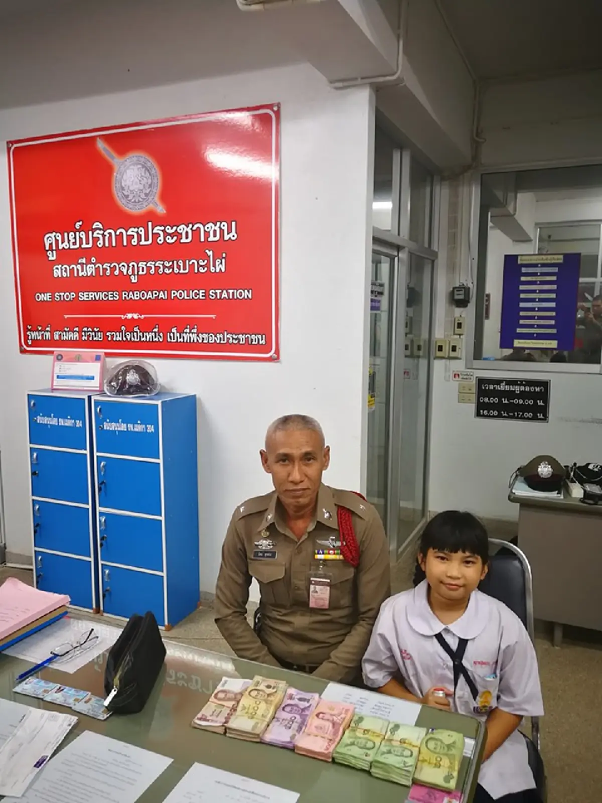 หนูน้อยเก็บเงินแสนกว่าบาท นำส่งคืนเจ้าของ ก่อนปฏิเสธไม่รับสินน้ำใจ